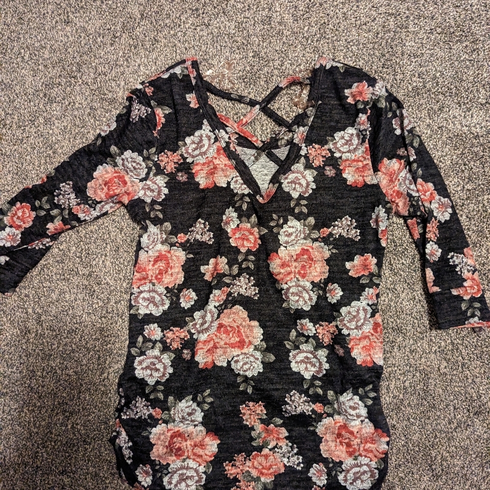Floral top size large